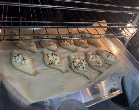 Cheesy Delight Pita-Pie - Image 4